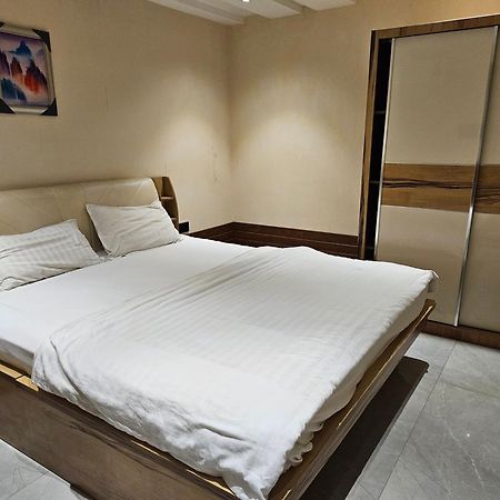 Stayez Studio Apartments Индор Екстериор снимка