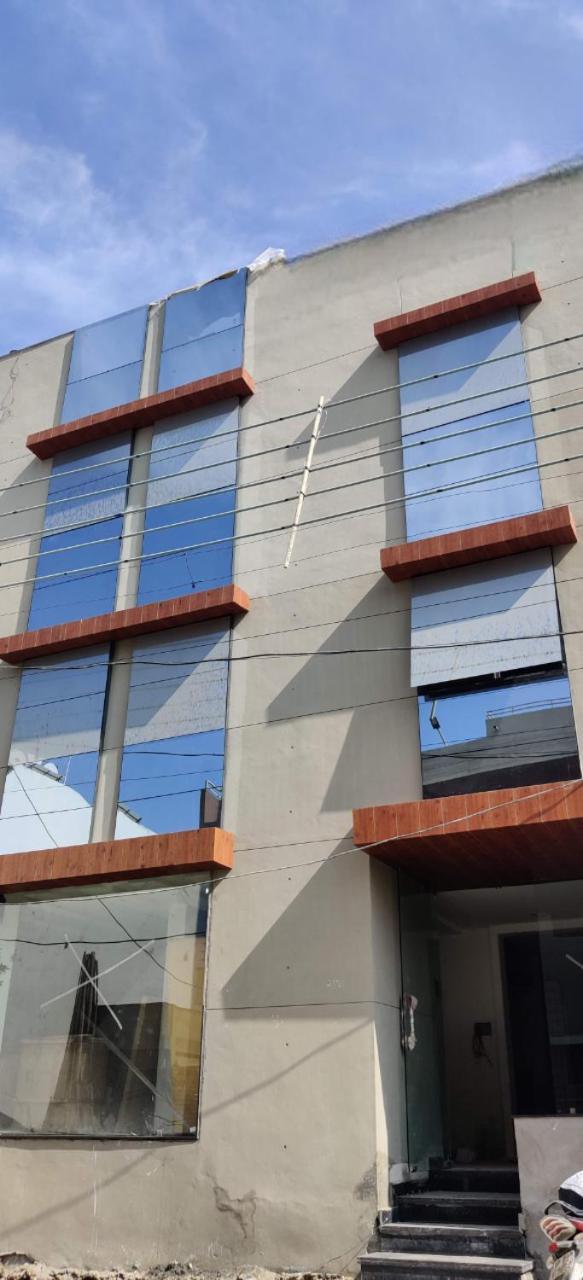 Stayez Studio Apartments Индор Екстериор снимка