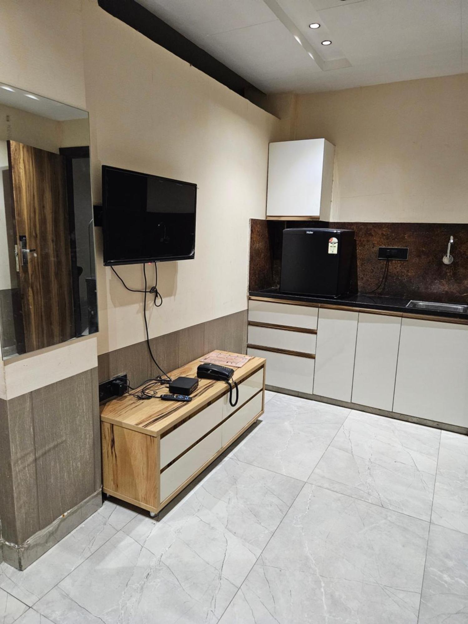 Stayez Studio Apartments Индор Екстериор снимка