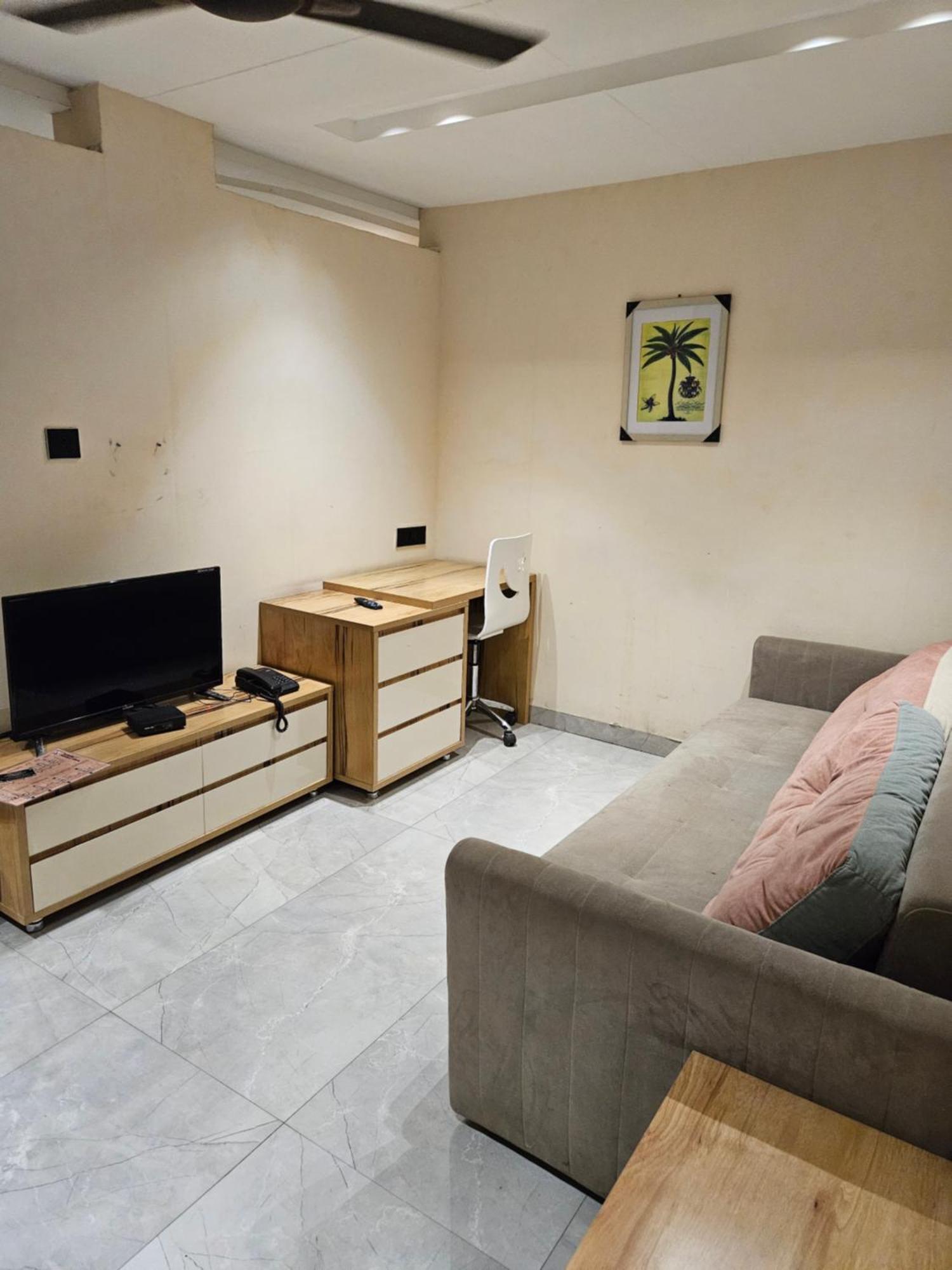 Stayez Studio Apartments Индор Екстериор снимка