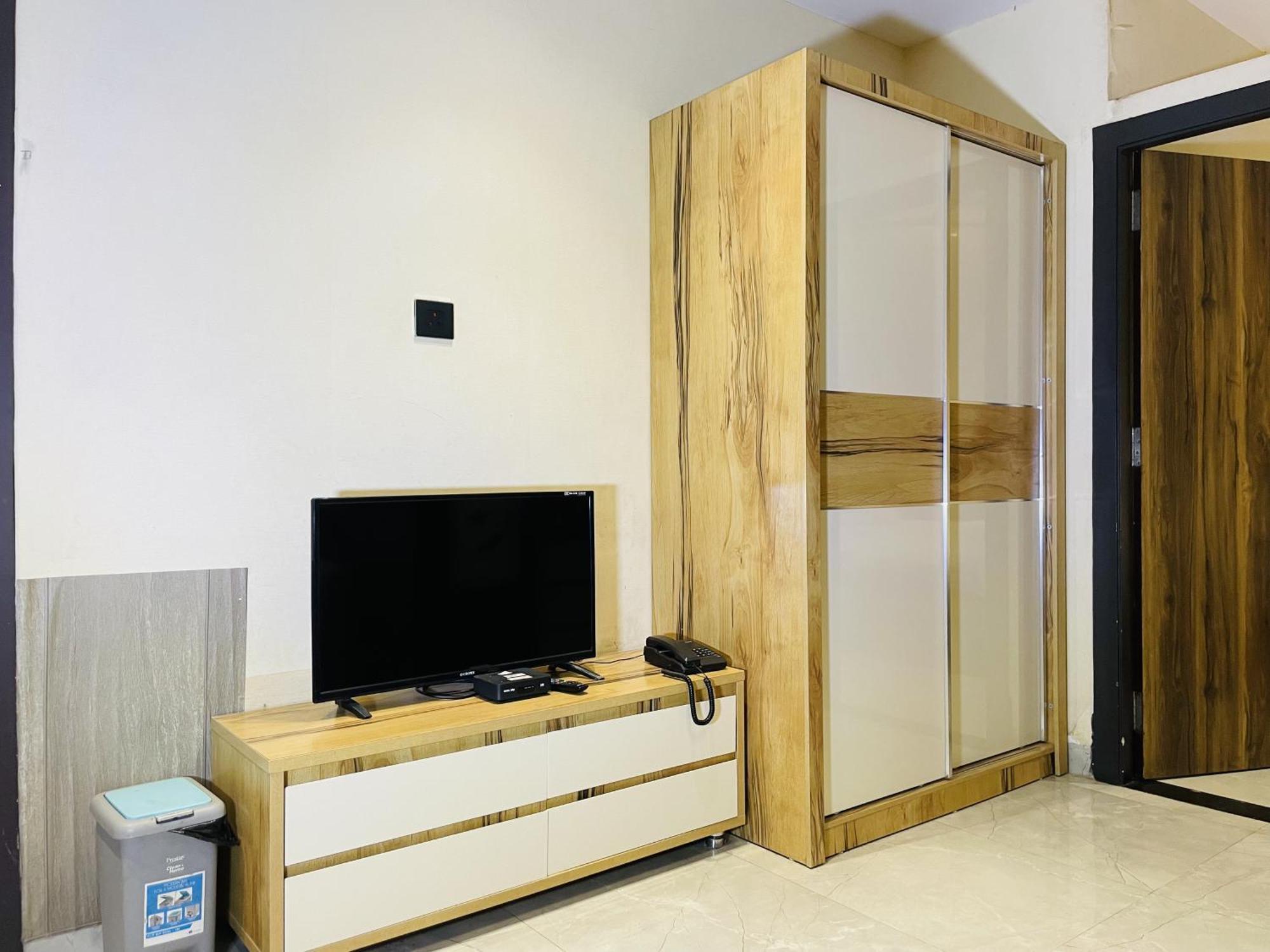 Stayez Studio Apartments Индор Екстериор снимка