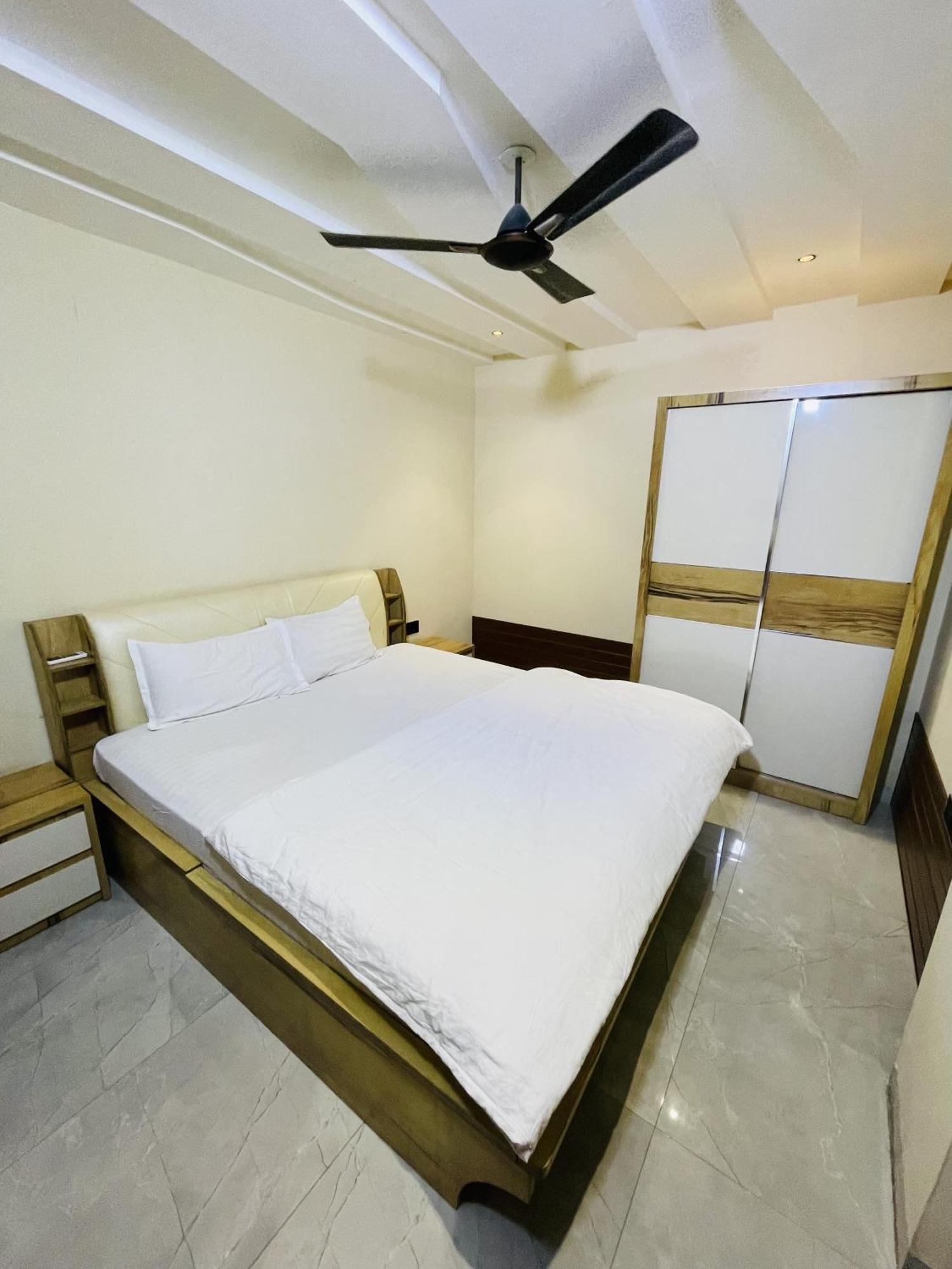 Stayez Studio Apartments Индор Екстериор снимка