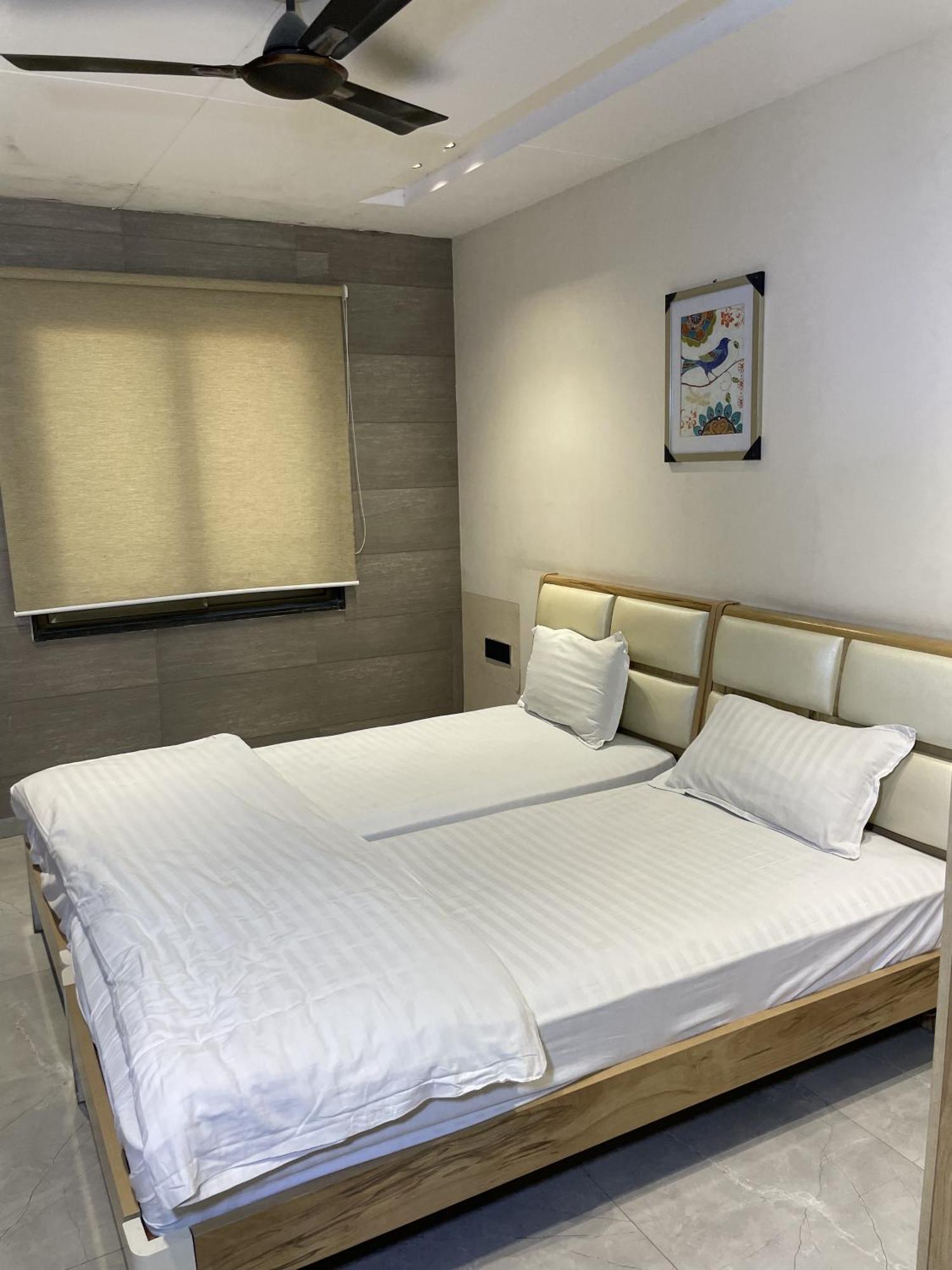 Stayez Studio Apartments Индор Екстериор снимка