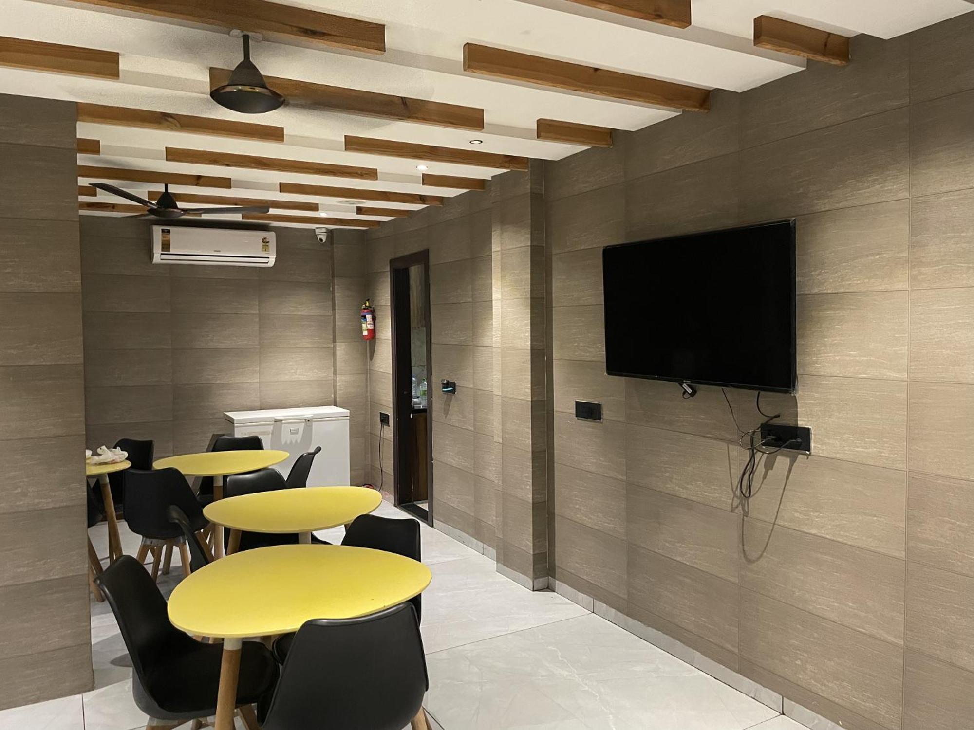 Stayez Studio Apartments Индор Екстериор снимка