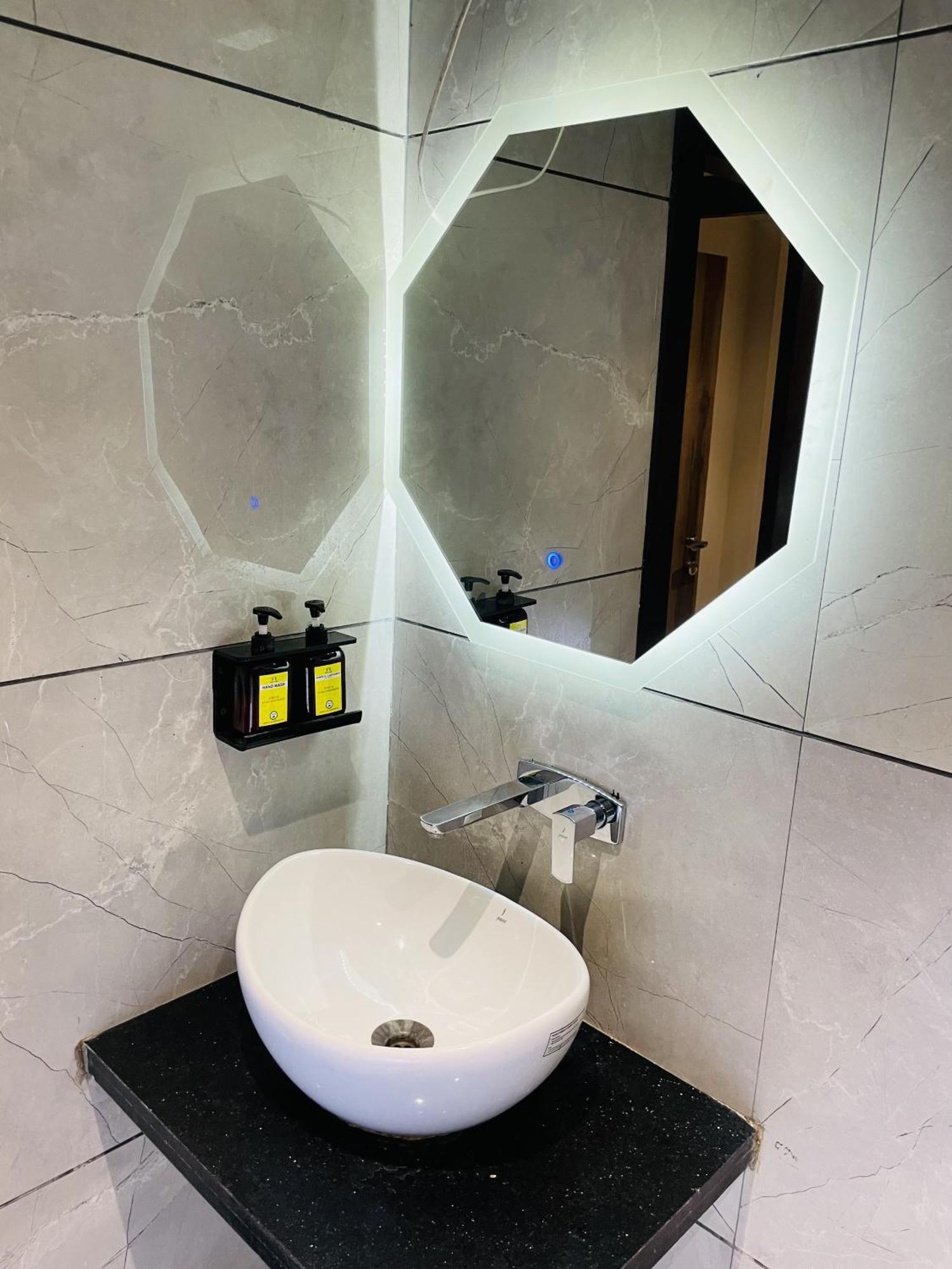 Stayez Studio Apartments Индор Екстериор снимка