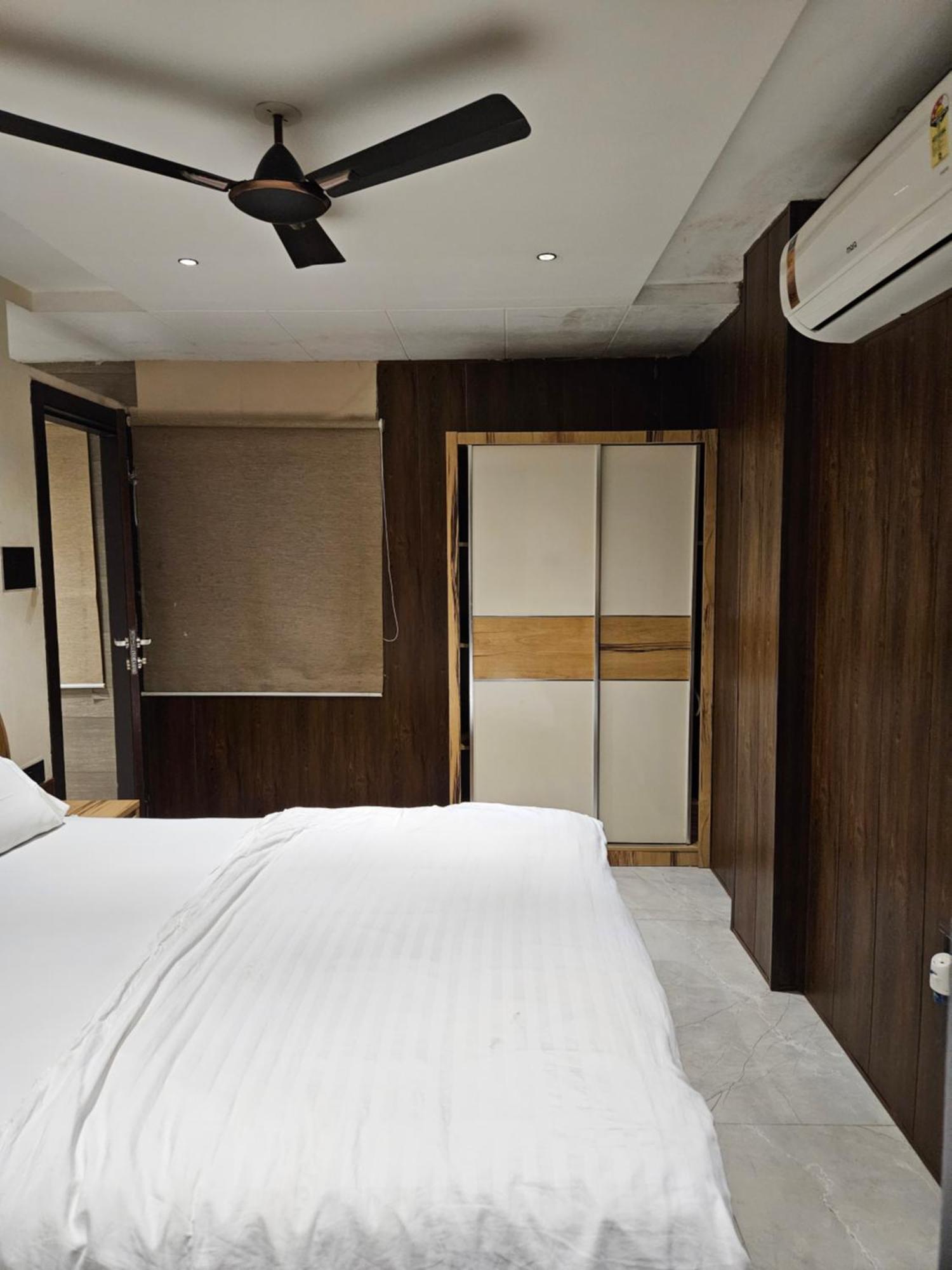 Stayez Studio Apartments Индор Екстериор снимка