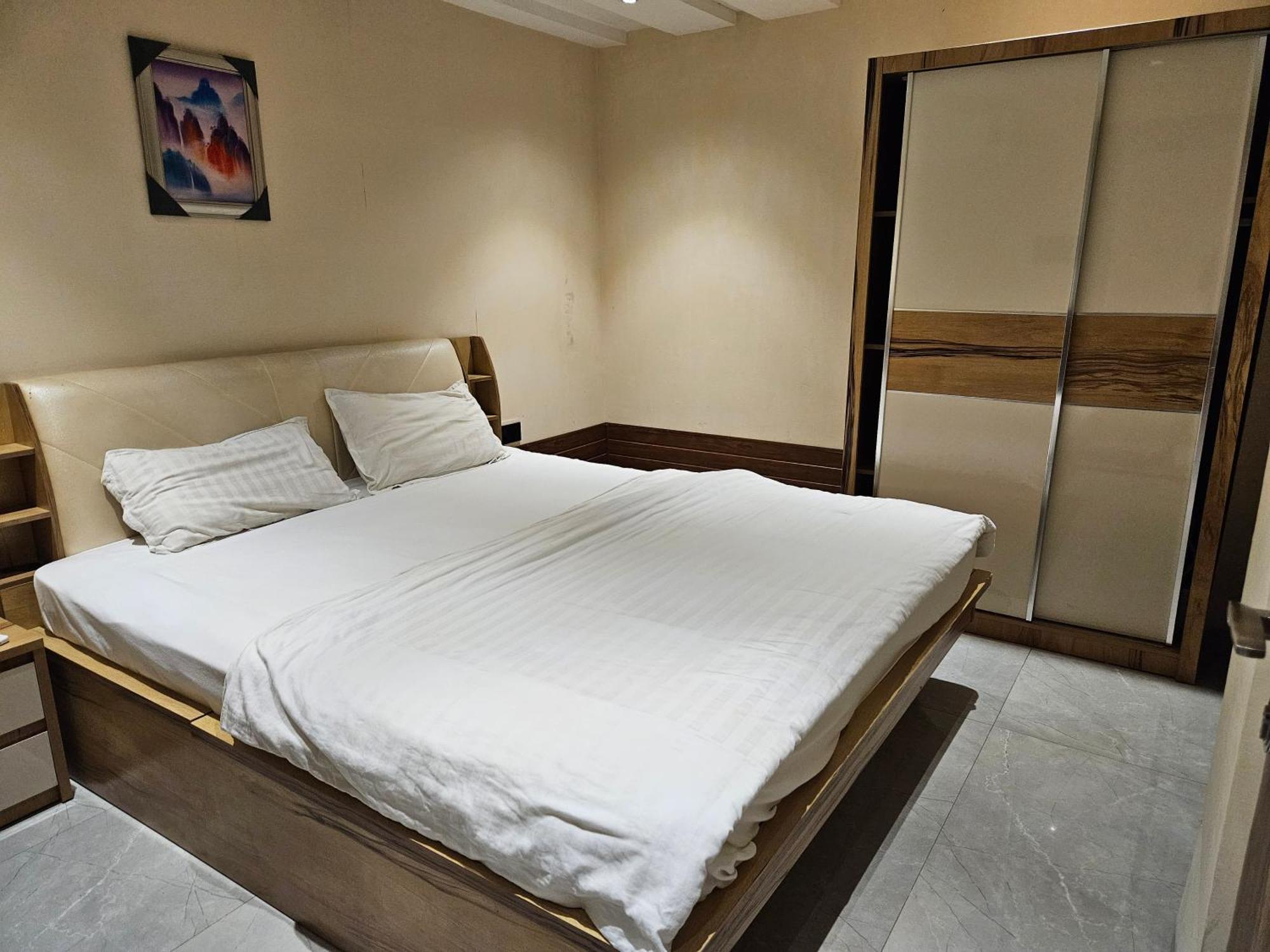 Stayez Studio Apartments Индор Екстериор снимка